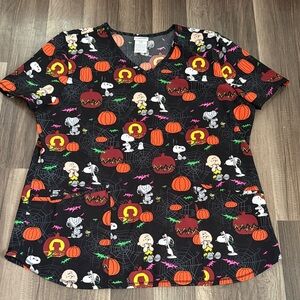Peanuts Halloween Spooky Snoopy/Charlie Brown Women's V-Neck Scrub Top (LG)